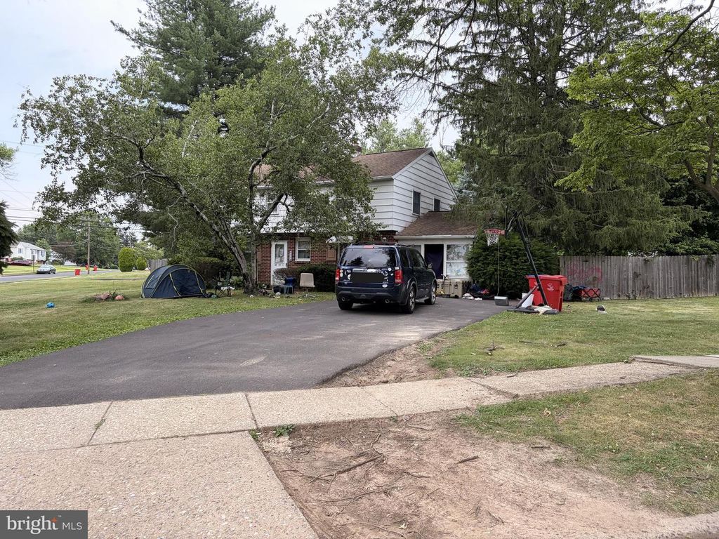 229 LUFF LN, Warminster, PA 18974