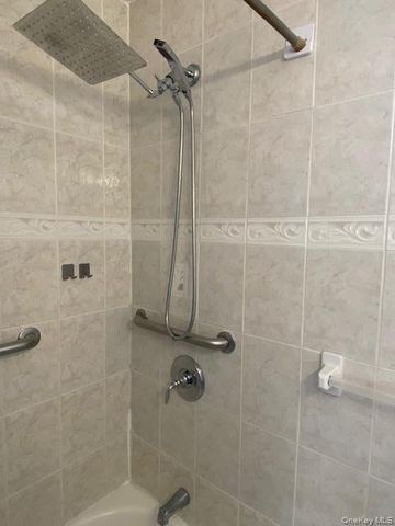 73-23 255th Street G-2, Glen Oaks, NY 11004