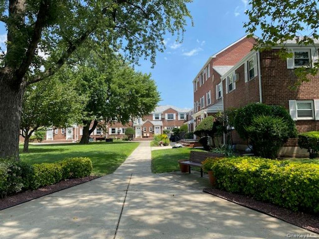 73-23 255th Street G-2, Glen Oaks, NY 11004