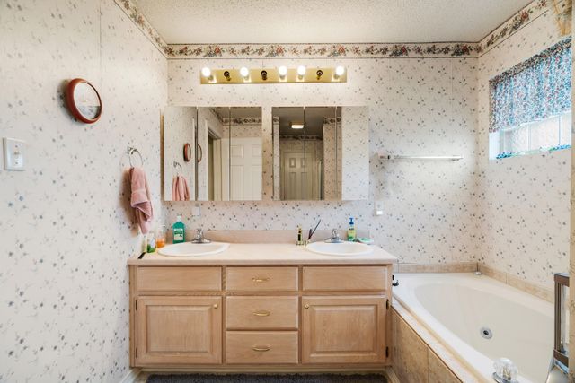 570 N Center, Blossom, TX 75416
