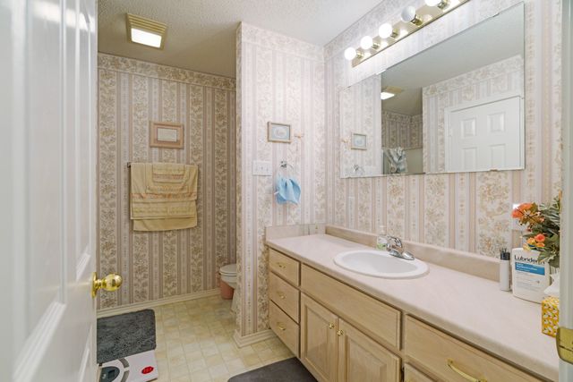 570 N Center, Blossom, TX 75416