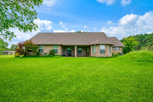 570 N Center, Blossom, TX 75416