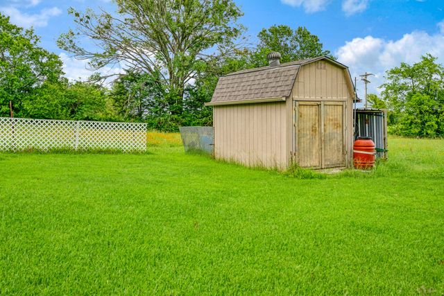 570 N Center, Blossom, TX 75416