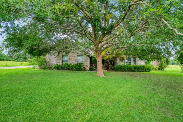 570 N Center, Blossom, TX 75416