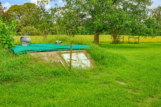 570 N Center, Blossom, TX 75416