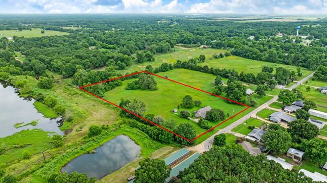 570 N Center, Blossom, TX 75416