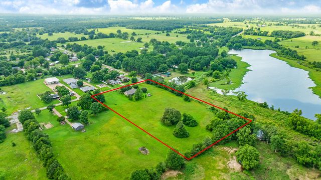 570 N Center, Blossom, TX 75416