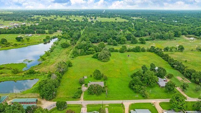 570 N Center, Blossom, TX 75416