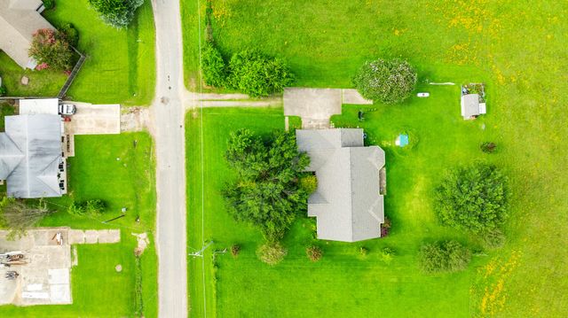 570 N Center, Blossom, TX 75416