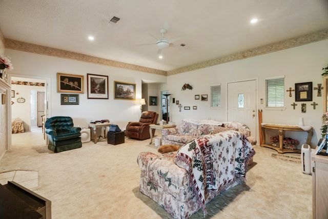 570 N Center, Blossom, TX 75416