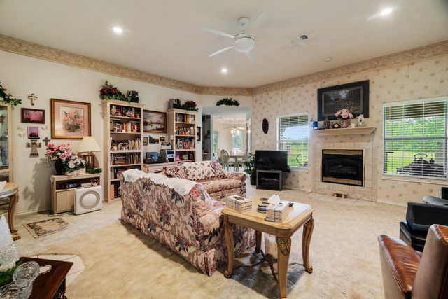 570 N Center, Blossom, TX 75416
