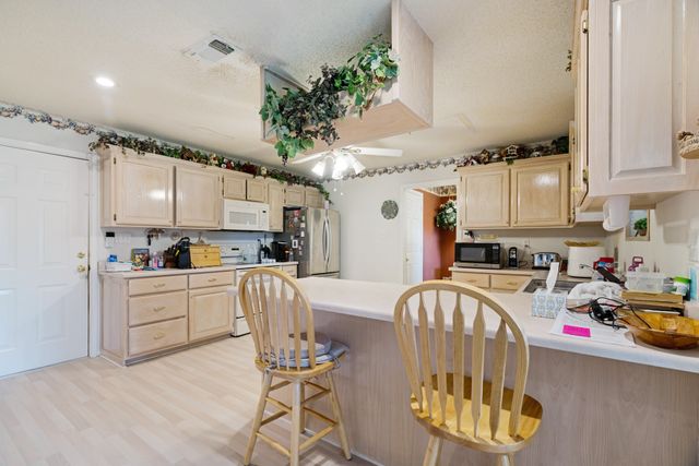 570 N Center, Blossom, TX 75416