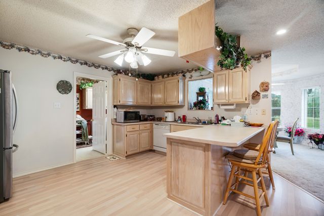 570 N Center, Blossom, TX 75416