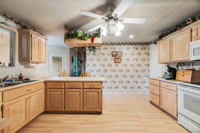 570 N Center, Blossom, TX 75416