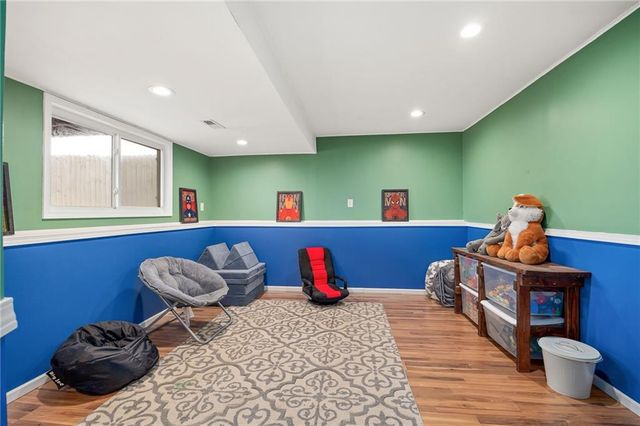 5008 University Avenue, St Joseph, MO 64503