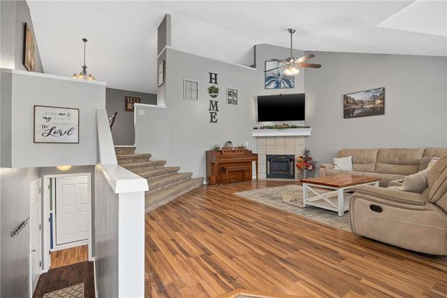 5008 University Avenue, St Joseph, MO 64503