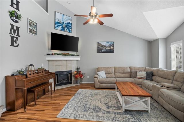 5008 University Avenue, St Joseph, MO 64503