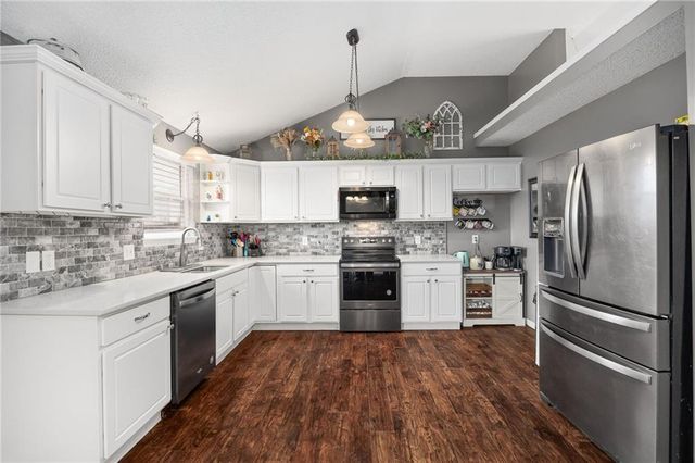 5008 University Avenue, St Joseph, MO 64503