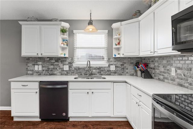 5008 University Avenue, St Joseph, MO 64503