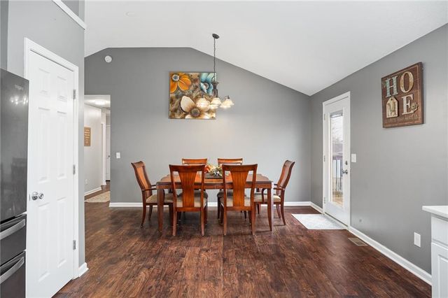 5008 University Avenue, St Joseph, MO 64503