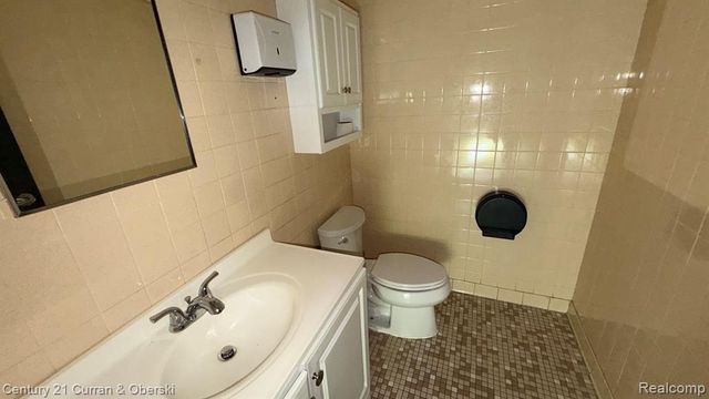 20219 Carlysle Street, Dearborn, MI 48124