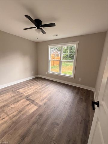 1313 Kearns Alley, High Point, NC 27260