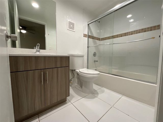 19455 NE 10 Avenue 5-523, North Miami Beach, FL 33179