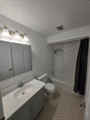 643 N Carroll Parkway 210B, Glenwood, IL 60425
