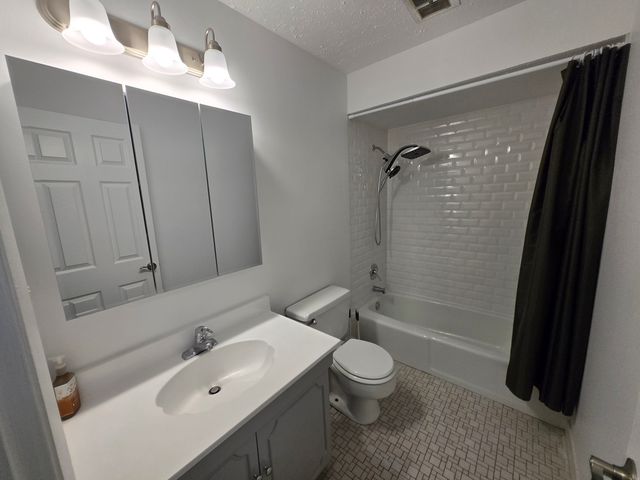 643 N Carroll Parkway 210B, Glenwood, IL 60425