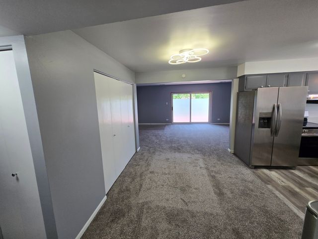 643 N Carroll Parkway 210B, Glenwood, IL 60425