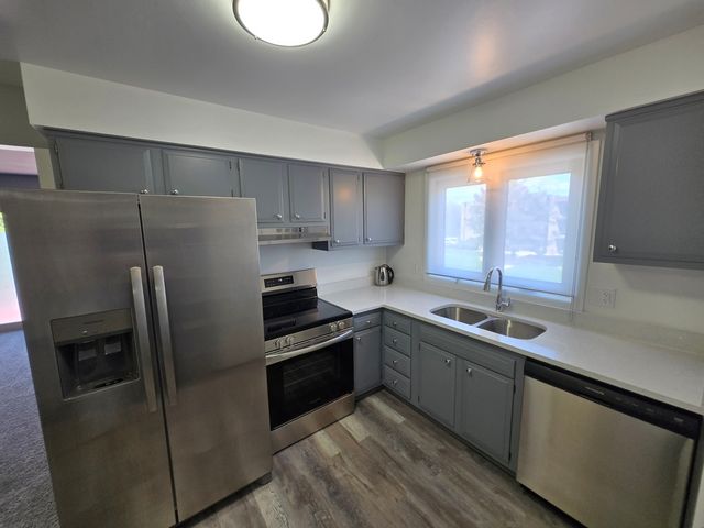 643 N Carroll Parkway 210B, Glenwood, IL 60425