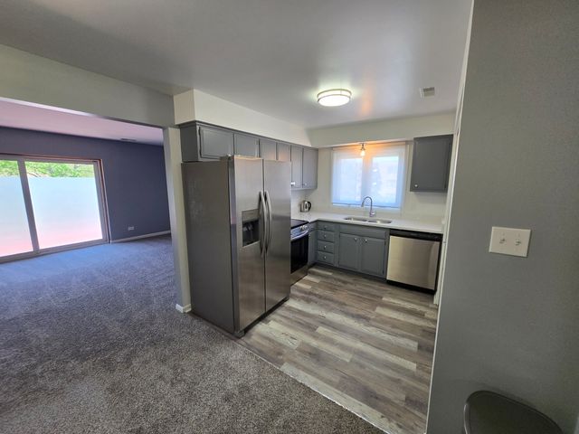 643 N Carroll Parkway 210B, Glenwood, IL 60425