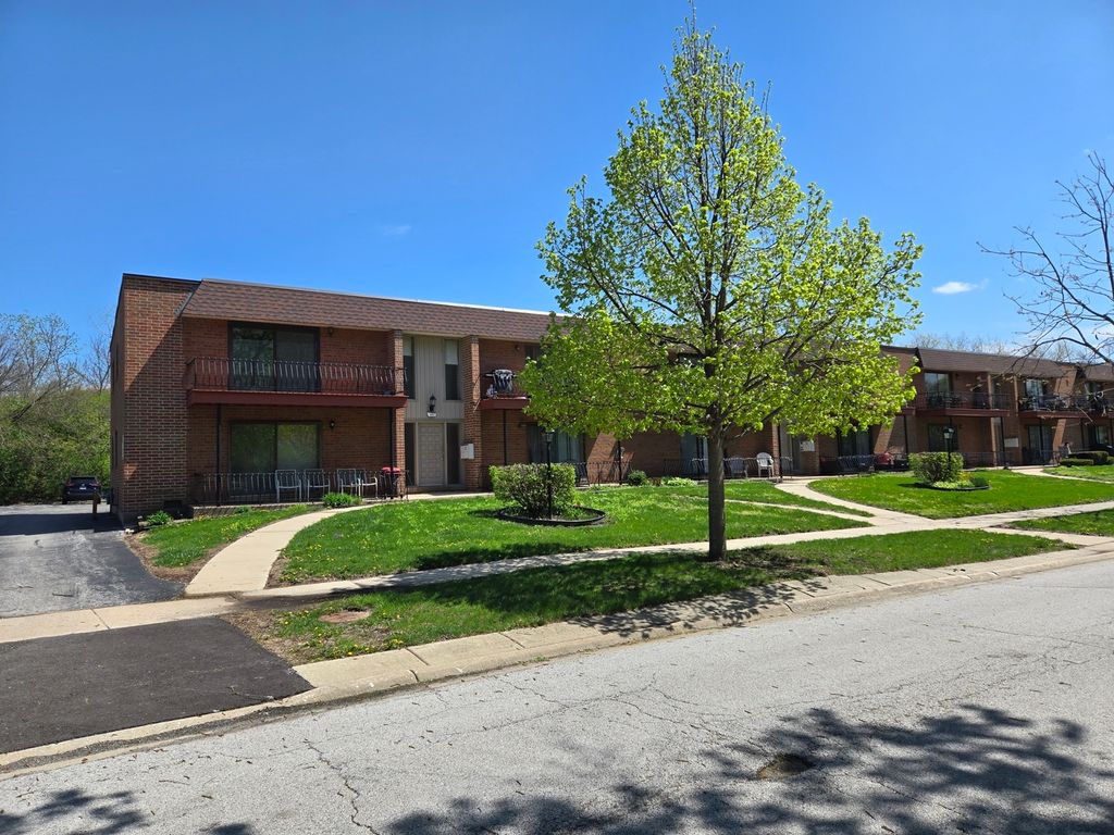 643 N Carroll Parkway 210B, Glenwood, IL 60425