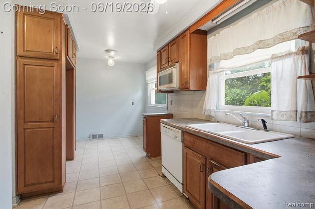14154 Marion, Redford, MI 48239