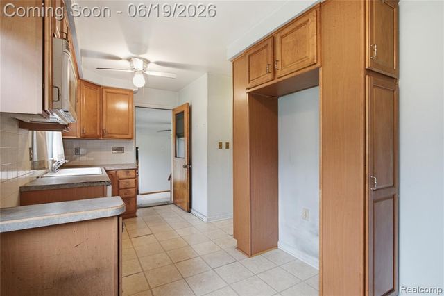 14154 Marion, Redford, MI 48239
