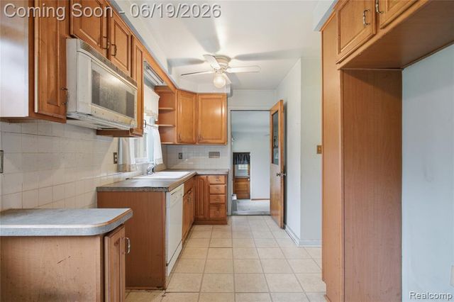 14154 Marion, Redford, MI 48239
