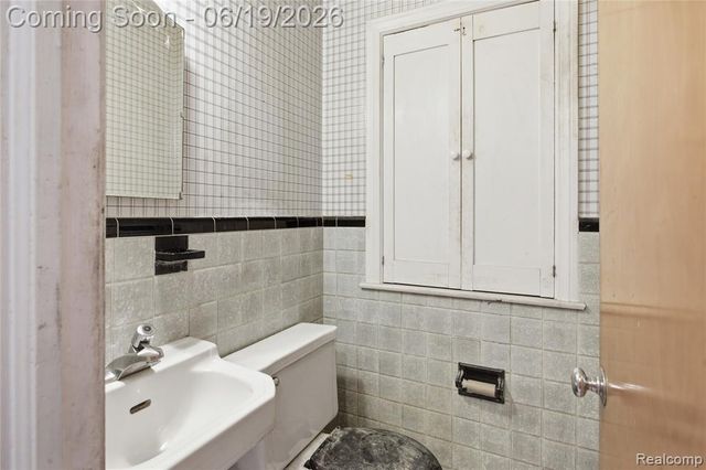 14154 Marion, Redford, MI 48239