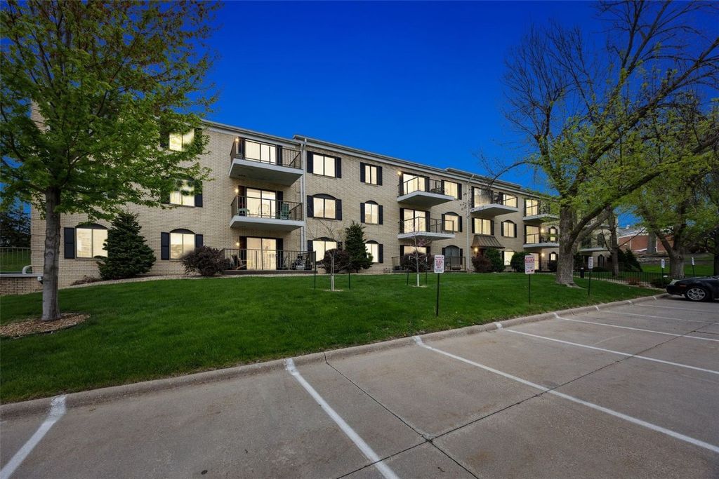 2135 1st Avenue SE 115, Cedar Rapids, IA 52402