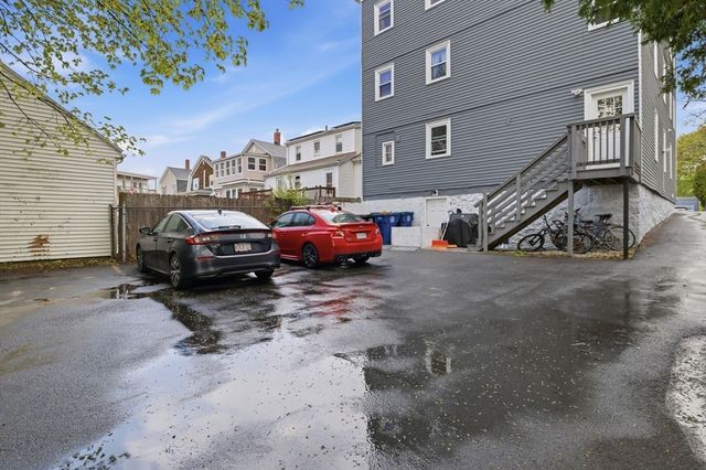 16 Cloutman St 2, Salem, MA 01970