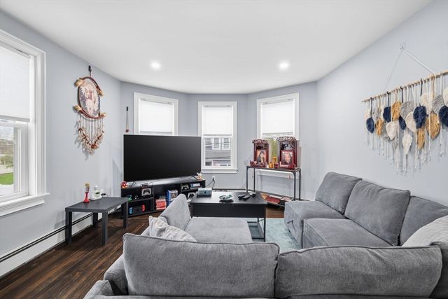 16 Cloutman St 2, Salem, MA 01970