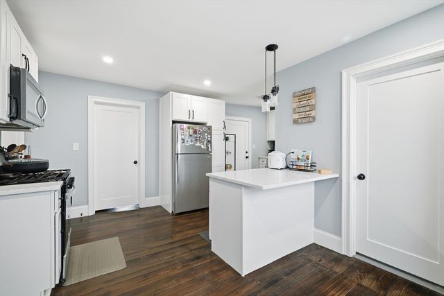 16 Cloutman St 2, Salem, MA 01970