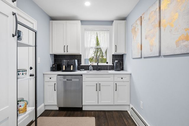 16 Cloutman St 2, Salem, MA 01970