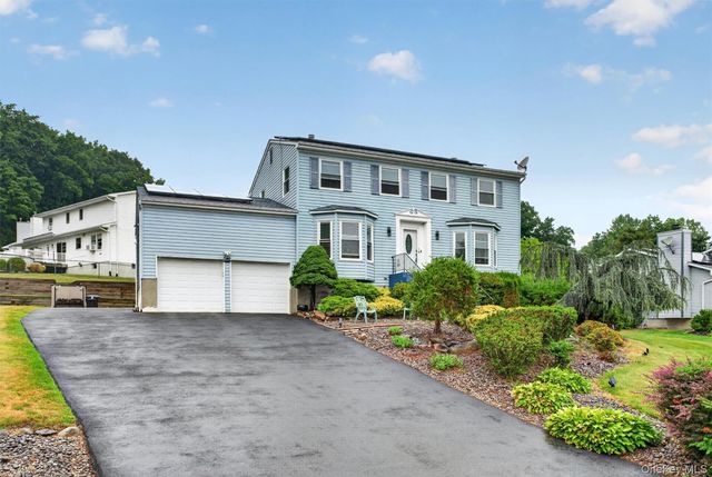4 Shaker Court, New Windsor, NY 12553