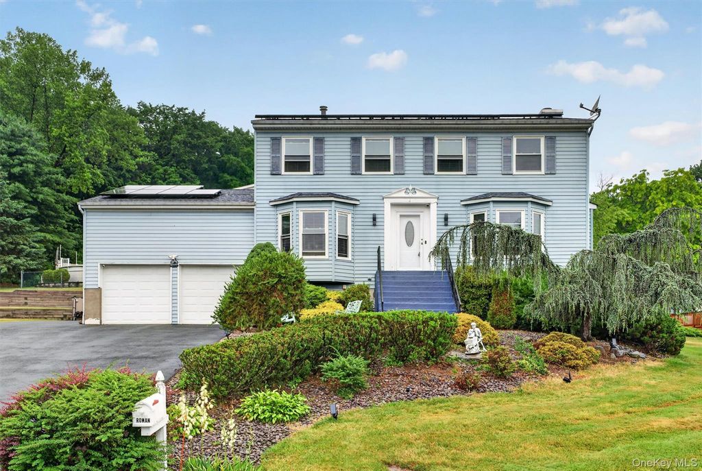 4 Shaker Court, New Windsor, NY 12553