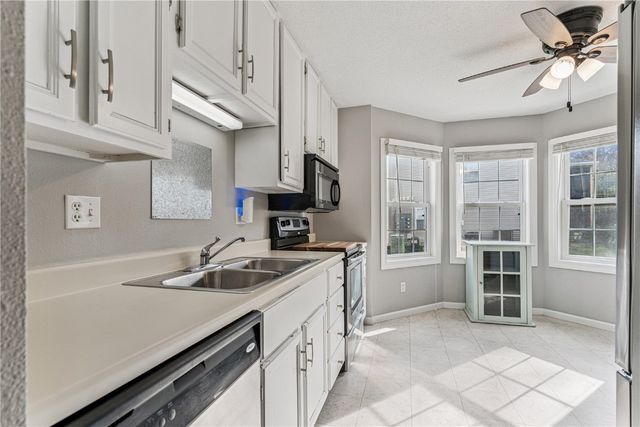 3915 Lexington Dr NE B, Cedar Rapids, IA 52402