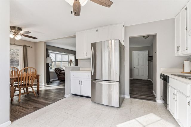 3915 Lexington Dr NE B, Cedar Rapids, IA 52402