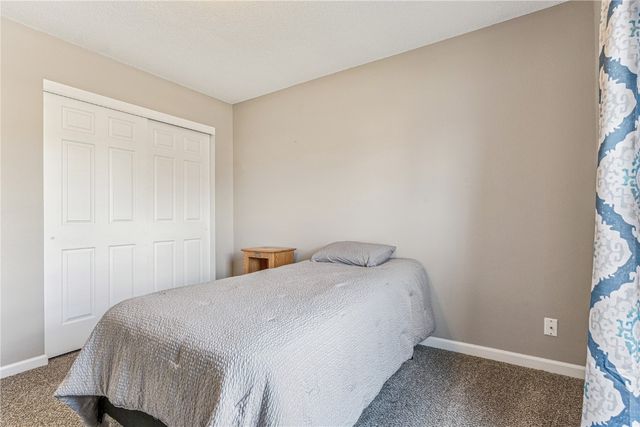 3915 Lexington Dr NE B, Cedar Rapids, IA 52402