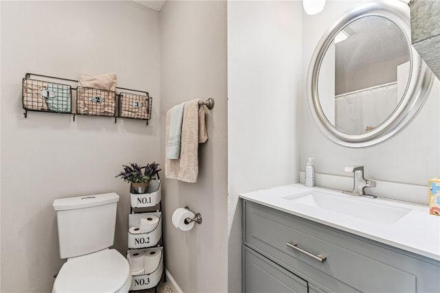 3915 Lexington Dr NE B, Cedar Rapids, IA 52402