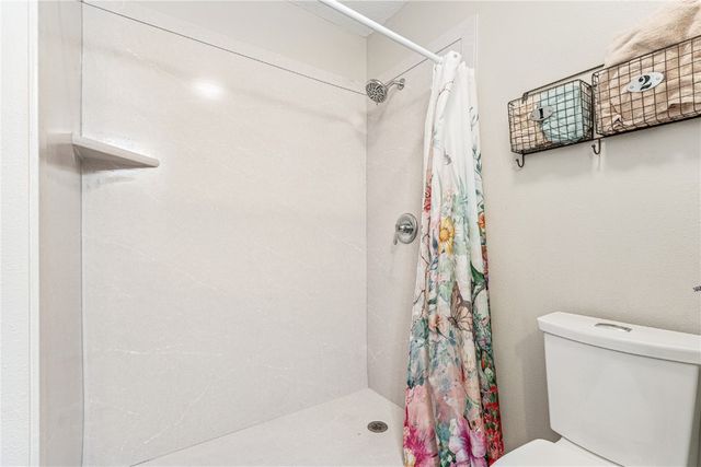 3915 Lexington Dr NE B, Cedar Rapids, IA 52402