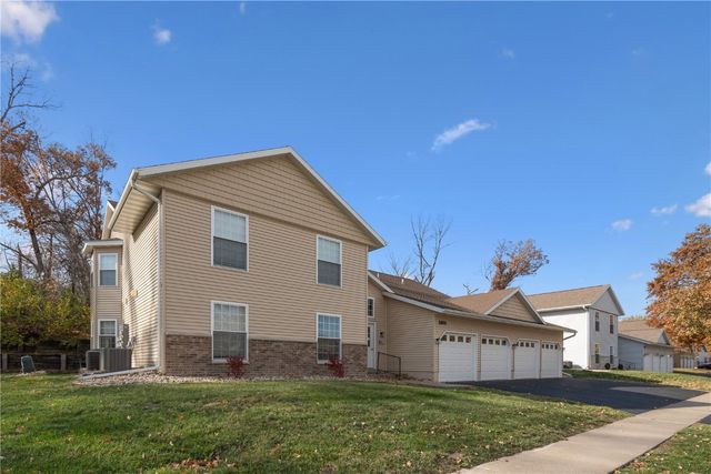 3915 Lexington Dr NE B, Cedar Rapids, IA 52402